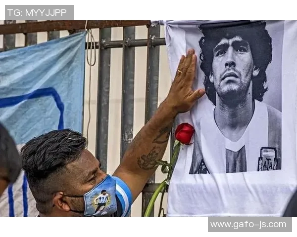 震惊全球足球明星意外去世视频引发球迷哀悼与追忆